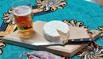 Une planche d'apéritif en bois