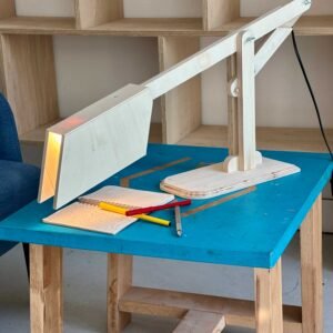 Offrir un atelier “Lampe d’architecte en bois”